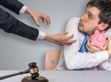 Судебные исполнители блокируют счета и арестовывают имущество, а должники не знают; как это может быть?