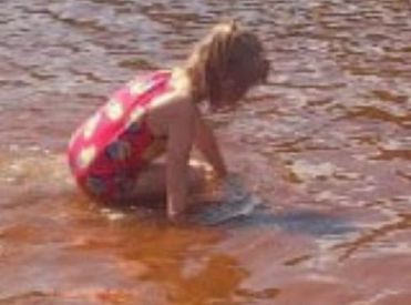 Rosina apsūdzēt pērn Gaujā noslīkušās meitenes māti un audžutēvu