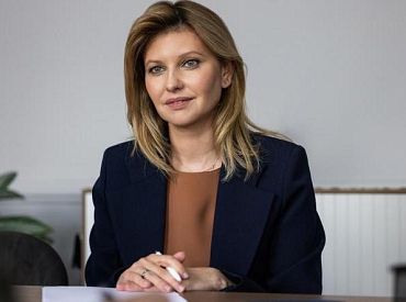 «Стресс разрушает его спину»: Елена Зеленская рассказала, как война повлияла на ее мужа