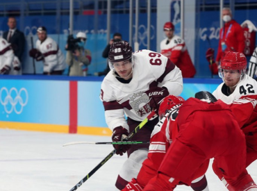 Латвийский хоккеист Елисеевс вновь стал игроком команды КХЛ