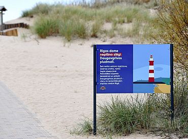 Pūšot krasta vējam, Daugavgrīvas un Vakarbuļļu pludmalēs ūdens temperatūra atdzisusi līdz plus 16 grādiem