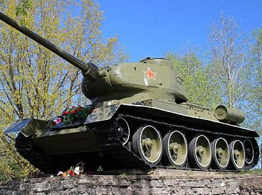 Narvā pieminekļa — tanka pārvietošanas laikā aizturētas astoņas personas