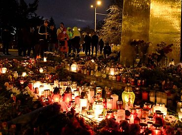 Daugavpilī pie demontējamā pieminekļa kopumā aizturētas 37 personas