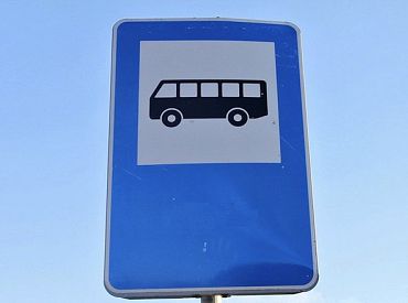 Vairākiem Pierīgas reģionālo autobusu maršrutiem pārceļ iekāpšanas pieturu Satekles ielā