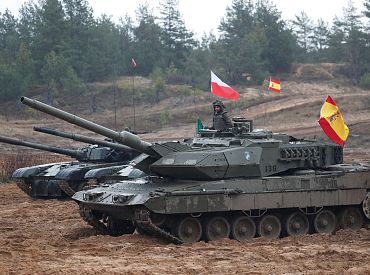 Испания угрожает вывести войска из Балтии, если ЕС не признает официальными языками каталонский и баскский