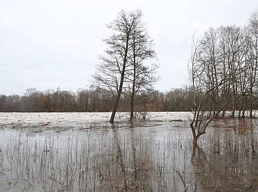 Daudzviet upēs joprojām turpinās ūdens līmeņa paaugstināšanās