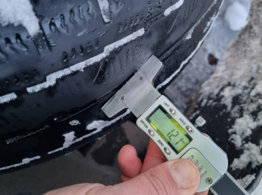 Летние шины на обледенелой дороге уже убили 11-ти летнего мальчика