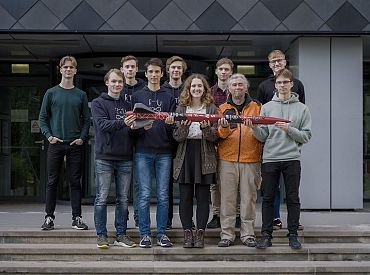 Latvijas studenti un skolēni uzbūvējuši otro lieljaudas raķeti (VIDEO)