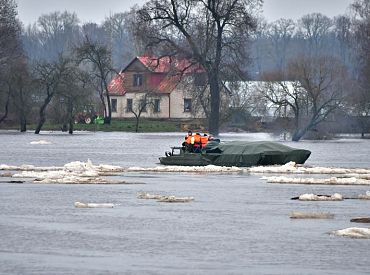 Valsts rietumu un centrālajā daļā kāpj ūdens līmenis upēs