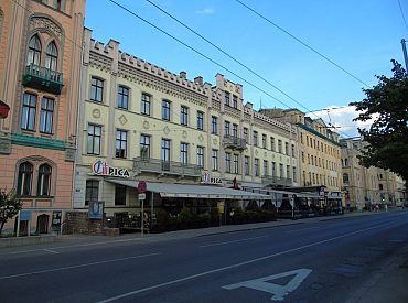 Valsts valodas centrs pārvācas uz jaunām telpām Raiņa bulvārī 15