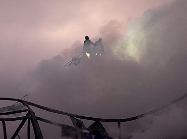 Ugunsdzēsējiem izdevies likvidēt ugunsgrēku bezpilota lidaparātu ražošanas ēkā Mārupē