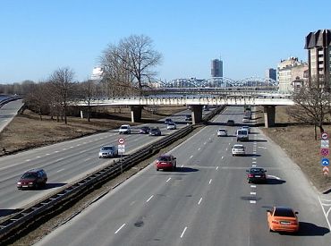 Vāc parakstus par gājēju un velosipēdistu tilta pār Krasta ielu izbūvi