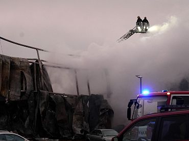 Miris viens no Mārupes dronu rūpnīcas ugunsgrēkā cietušajiem darbiniekiem