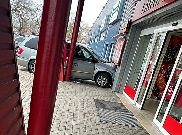 Liepājniekus aicina parakstīties par maksas stāvvietu likvidēšanu pilsētā