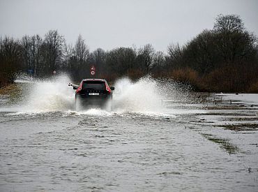 Augšdaugavas novadā plūdu dēļ slēgti vēl vairāki ceļi