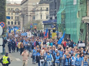 Педагоги протестуют: тысячи человек готовы выйти на масштабный пикет в мае