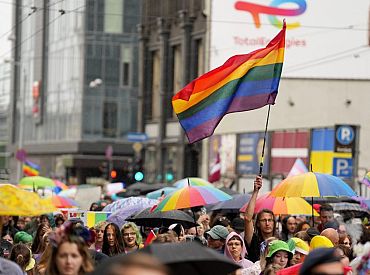Убрать немедленно! Депутаты требуют снять флаг LGBT прайда с ратуши