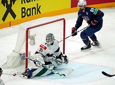 Latvijas hokeja izlasei bronzas medaļas pasaules čempionātā