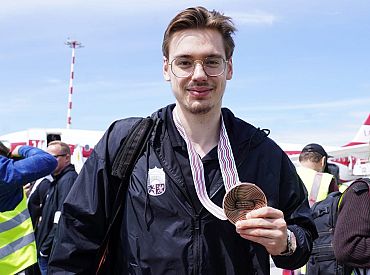 Медали вернулись домой. Хоккейная «бронза» была создана в Латвии