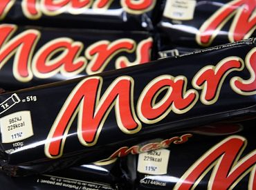 Обертку к шоколадным батончикам «Марс» начали делать из бумаги