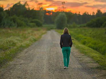 Pusei Latvijas iedzīvotāju sociālās aktivitātes piecos gados ir samazinājušās – gados jaunākie jūtas vientuļāki