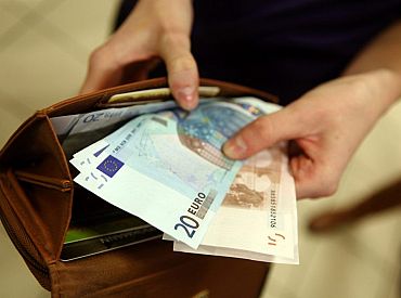 Европарламент ограничил наличные платежи: какой суммой?