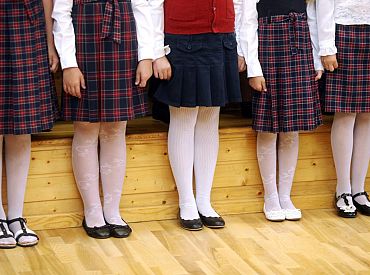 Скандал в школе Елгавы: без разрешения фотографировать ребенка на праздник не пустят