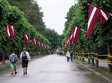 Nedēļas nogale būs mēreni silta, vietām īslaicīgi līs