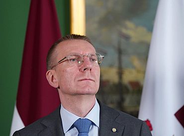 Valsts prezidents apšauba Kariņa lidojumu ar privātajām lidmašīnām samērīgumu