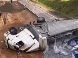Pēc avārijas atjaunota satiksme uz Vidzemes šosejas pie Melturiem