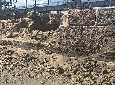 В Риге раскопали фрагмент древнего бастиона. Почему его снова закопают?