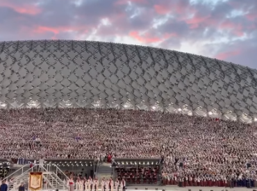 16 тысяч латвийских хористов спели в Риге гимн Украины (ВИДЕО)