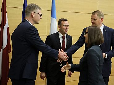 KNAB aizrāda Ķirsim un Smiltēnam saistībā ar rīkojumu izdošanu par pašvaldības deputātu nosūtīšanu komandējumos