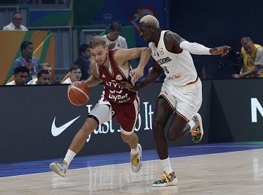 Latvijas basketbolisti Pasaules kausa ceturtdaļfinālā piekāpjas Vācijai