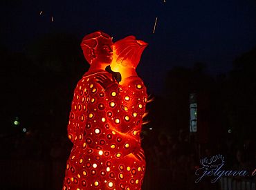 Valsts policija lūdz atsaukties skulptūras «Tango» bojāšanas aculieciniekus Jelgavā