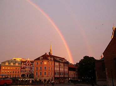 Jaunā nedēļa iesāksies ar lietusgāzēm un brāzmainu vēju, pēc tam laikapstākļi uzlabosies
