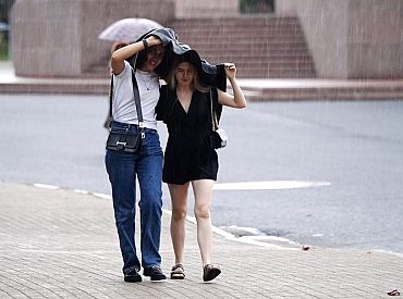 Trešdien vietām gaidāms ļoti stiprs lietus un pērkona negaiss