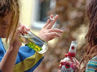 В Латвии — «эпидемия» алкоголизма, в том числе среди детей; какие меры принимаются в связи с этим?