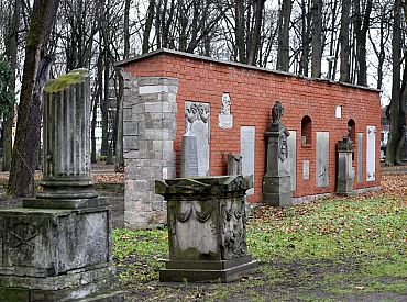 Почему в Латвии не дают лицензии на похороны и кремацию