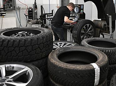 No nākamā gada 1.oktobra vissezonas riepas nevarēs izmantot ziemas periodā