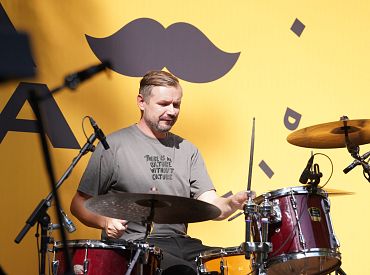 Grupa «Dzelzs vilks» nolēmusi pārtraukt sadarbību ar grupas bundzinieku saistībā ar viņa iespējamo vardarbību pret sievu