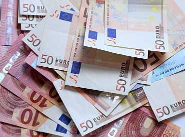 Ввезли наличными без декларации 400 000 евро: СГД начала уголовный процесс