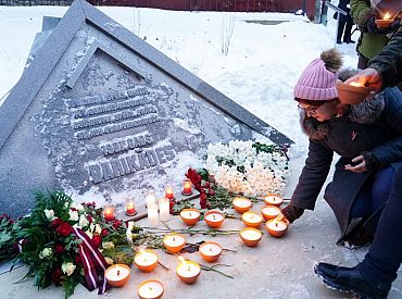 Noliekot ziedus, godina 1991.gada janvāra barikāžu aizstāvjus