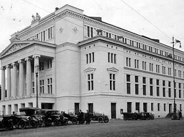 Русское десятилетие Национальной оперы: как это было