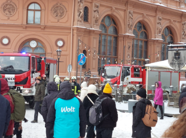 Latvijas Radio ēkā sadūmojuma dēļ notiek darbinieku evakuācija un pārtraukti ētera raidījumi