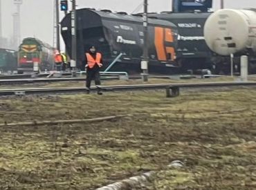 Naktī uz sestdienu vagonu parkā no sliedēm nogājis vilciens ar Krievijas graudiem
