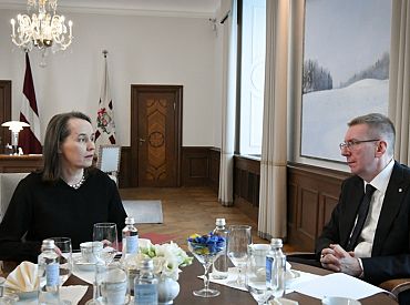 Чиновники отказались от денег: члены совета по СМИ попросили не повышать им зарплаты