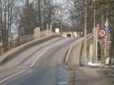 Движение по мосту в Торнякалнсе в Риге могут ограничить