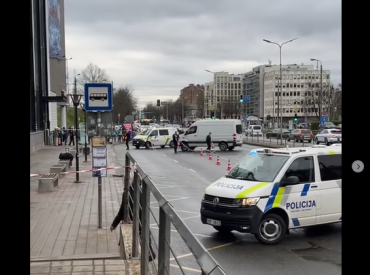 Не эвакуация, а представление: как у Stockmann в центре Риги бомбу искали. ВИДЕО