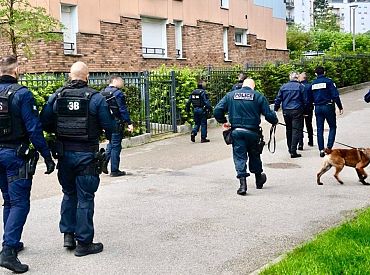 Во Франции сотни полицейских ищут зека, при побеге которого убиты охранники
